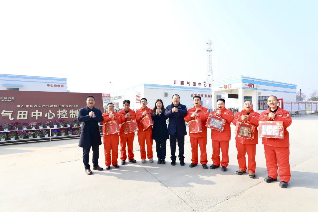 堅(jiān)守過大年：新春慰問鼓干勁